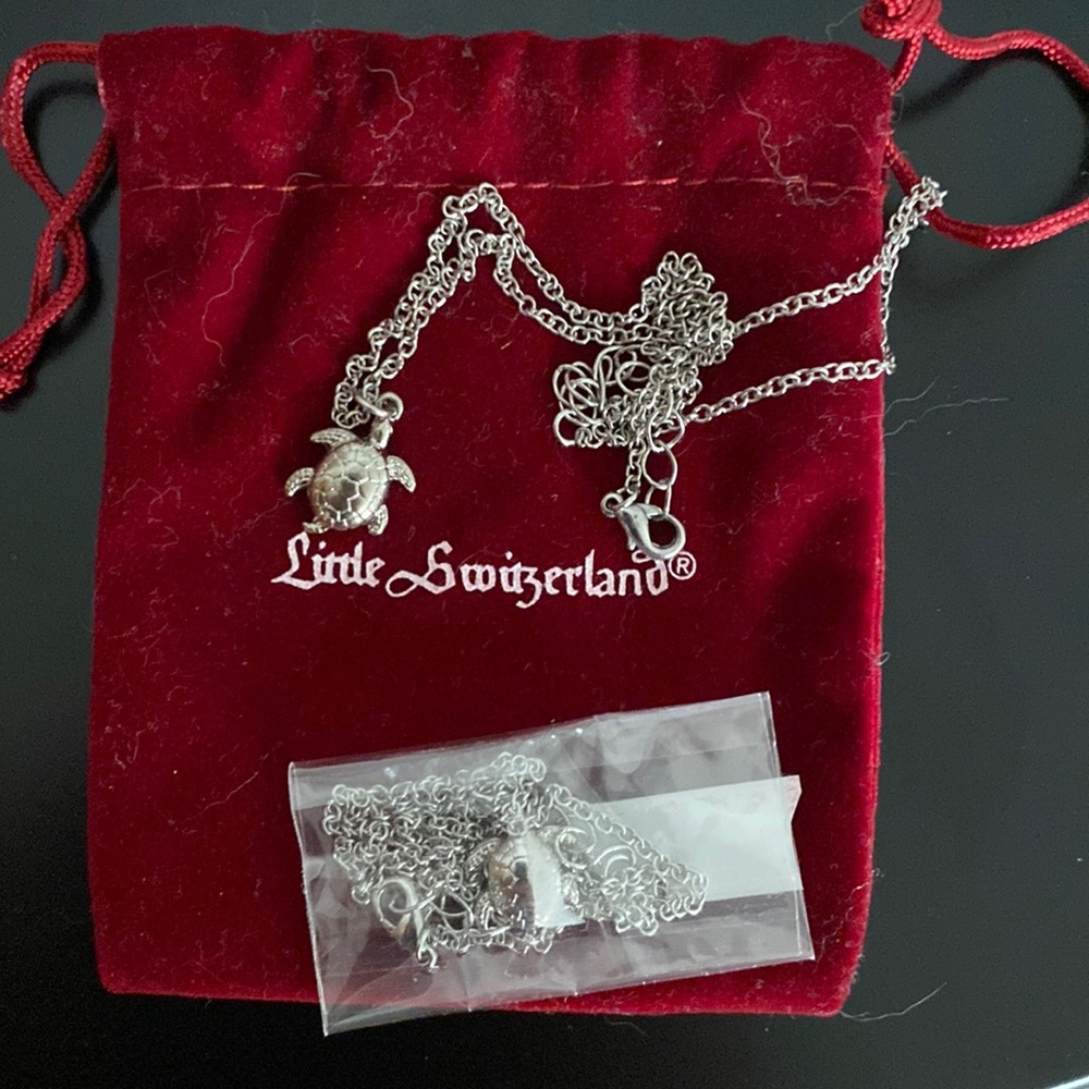 2 Turtle necklaces